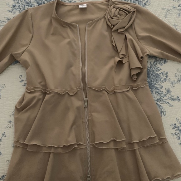 Jane Darling By Me tan stretch jacket/top - size Small. Like new EUC. - Picture 2 of 10
